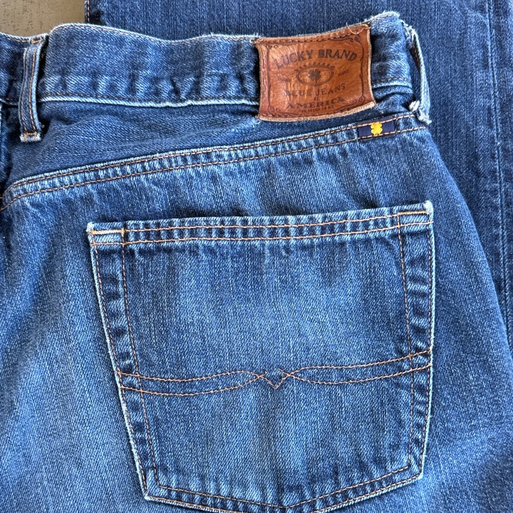 Lucky Brand Men's 363 Vintage Straight Jeans. Size 40 x 32. Distressed back hem - Picture 6 of 11